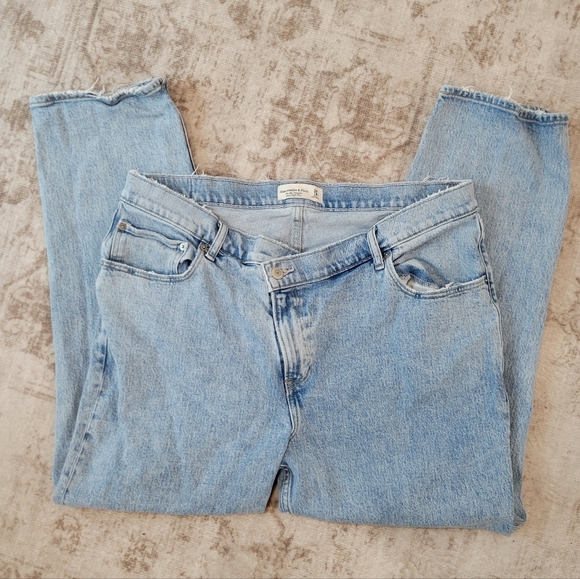 Abercrombie & Fitch Denim - Abercrombie & Fitch 90’s Straight Ultra High Rise Jeans 34/18S Criss Cross Waist